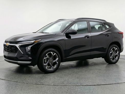 Used 2025 Chevrolet Trax LT image 3