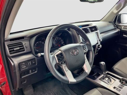 Used 2022 Toyota 4Runner SR5 Premium image 9