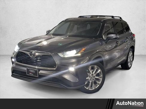 Used 2021 Toyota Highlander Limited image 1