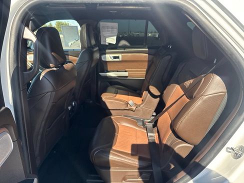 Used 2021 Ford Explorer King Ranch w/ Premium Technology Package RWD image 18