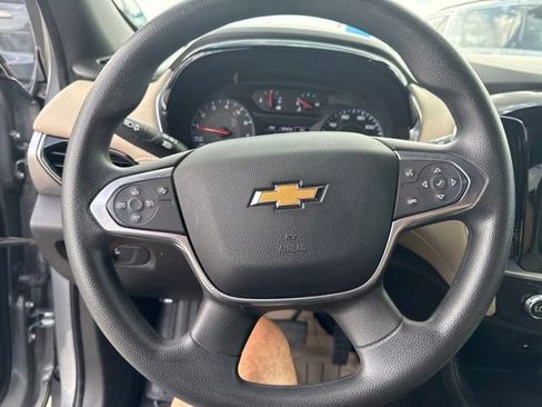 Used 2023 Chevrolet Traverse LS FWD image 7