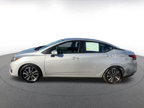 Used 2025 Nissan Versa SV image 9