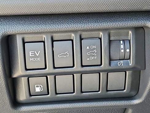 Used 2025 Subaru Forester Limited w/ Popular Package AWD/4WD image 25