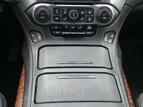 Used 2020 Chevrolet Suburban Premier AWD/4WD image 23