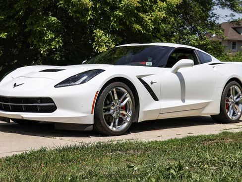Used 2019 Chevrolet Corvette Stingray Coupe w/ 2LT Preferred Equipment Group RWD image 12