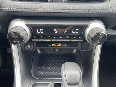 Used 2025 Toyota RAV4 XLE AWD/4WD image 19
