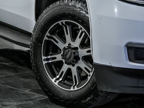 Used 2018 Chevrolet Suburban LT AWD/4WD image 3