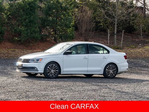 Used 2016 Volkswagen Jetta Sport image 3