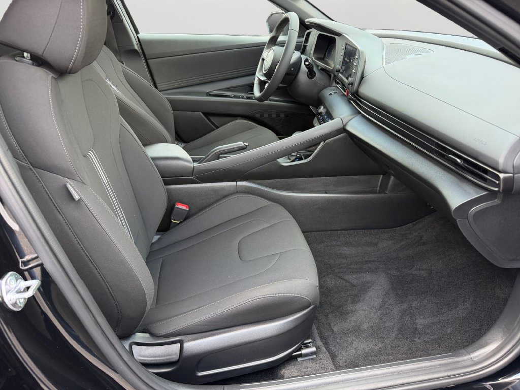 Used 2025 Hyundai Elantra Sport FWD image 8