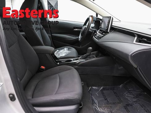 Used 2021 Toyota Corolla LE FWD image 23