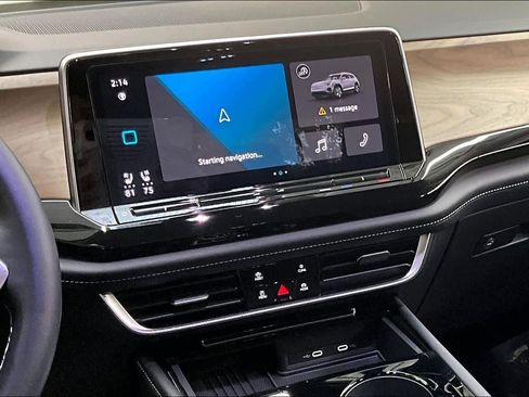 Used 2025 Volkswagen Atlas SE w/ Black Wheel Package image 9