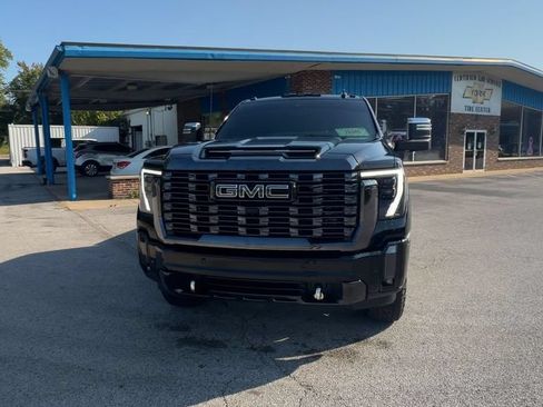 Used 2024 GMC Sierra 3500 Denali Ultimate AWD/4WD image 3