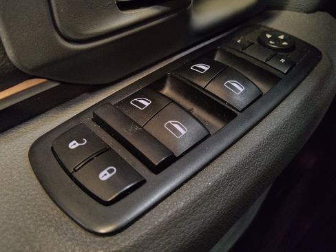 Used 2017 RAM 1500 Classic SLT AWD/4WD image 27
