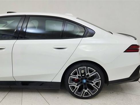 Used 2025 BMW i5 xDrive40 w/ M Sport Package image 10