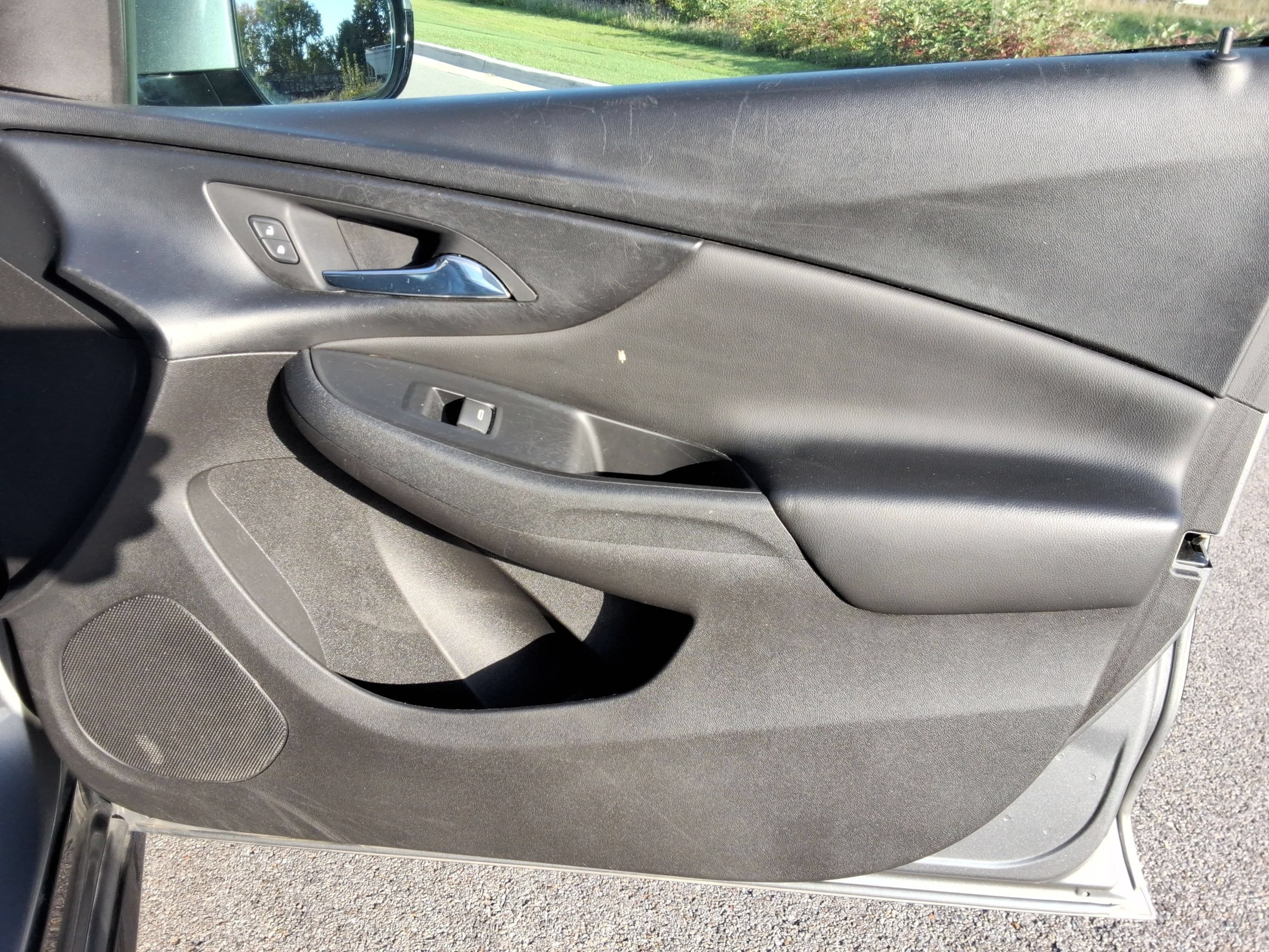 Used 2018 Chevrolet Volt LT FWD image 37
