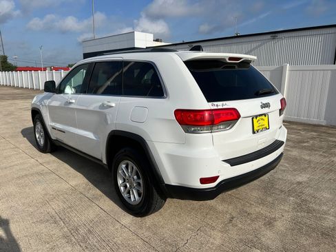 Used 2018 Jeep Grand Cherokee Laredo RWD image 5