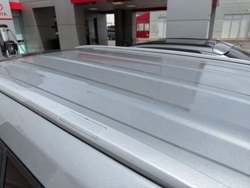 Used 2023 Toyota Highlander XLE AWD/4WD image 14