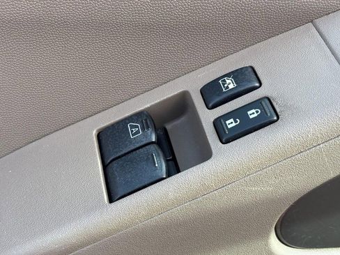 Used 2012 Nissan Frontier SV image 16