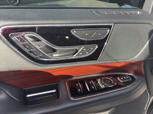 Used 2023 Lincoln Navigator Reserve image 8