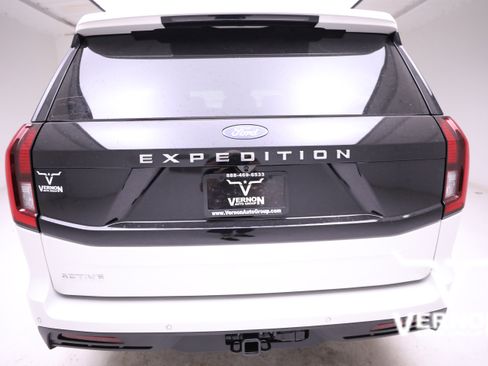 New 2026 Ford Expedition Active image 4