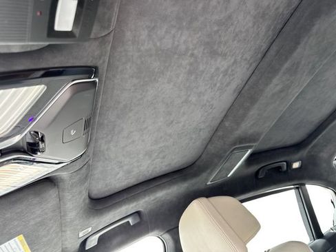 Used 2022 BMW 740i w/ M Sport Package RWD image 18
