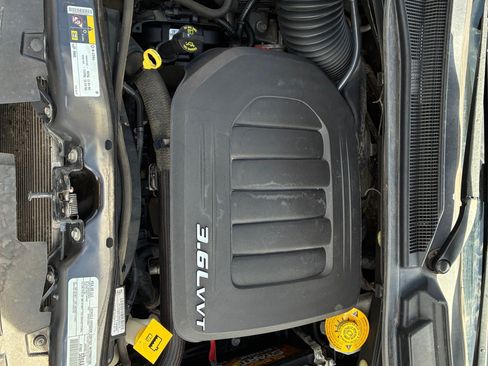 Used 2016 Dodge Grand Caravan SXT FWD image 3