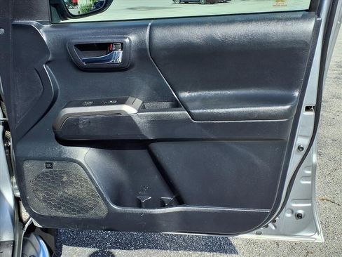 Used 2019 Toyota Tacoma Limited image 13