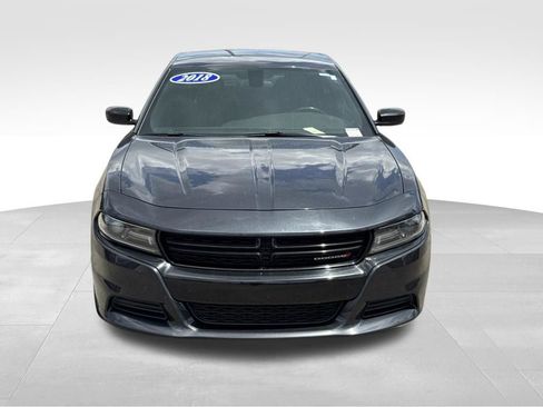 Used 2018 Dodge Charger SXT w/ Blacktop Package RWD image 4