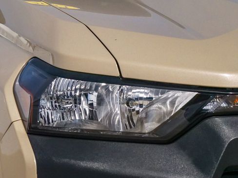 Used 2023 Chevrolet Colorado W/T image 5