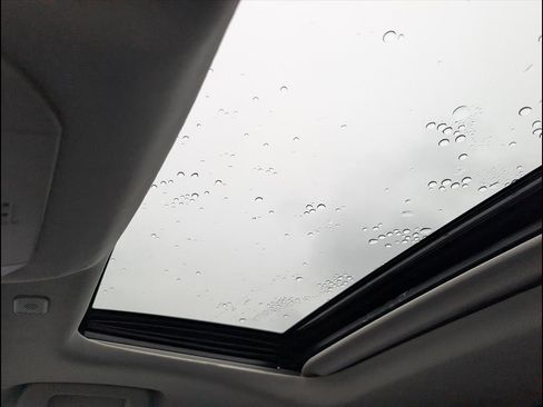 Used 2023 Toyota Highlander XLE image 23