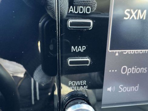 Certified 2022 Toyota Highlander XLE image 30