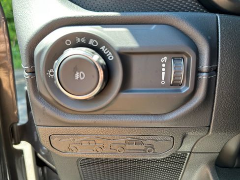 Used 2024 Jeep Wrangler Rubicon AWD/4WD image 17