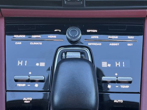 Used 2021 Porsche Cayenne image 6