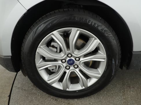 Certified 2022 Ford Edge Titanium w/ Equipment Group 301A image 7