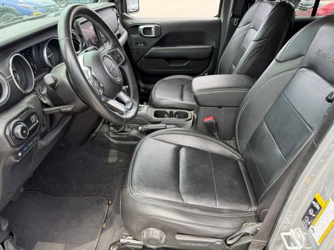 Used 2023 Jeep Wrangler Unlimited Sahara w/ Cold Weather Group AWD/4WD image 23