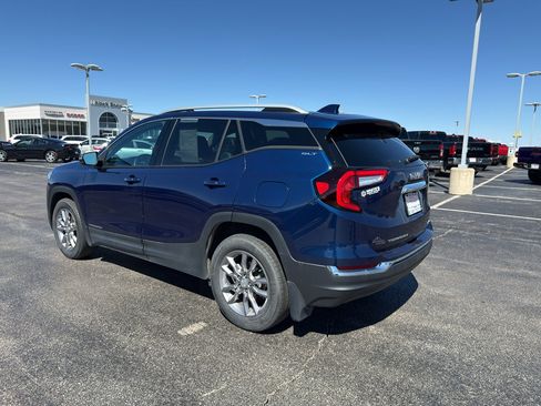 Used 2022 GMC Terrain SLT AWD/4WD image 7