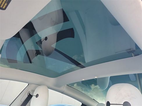 Used 2021 Tesla Model 3 Standard Range Plus image 18