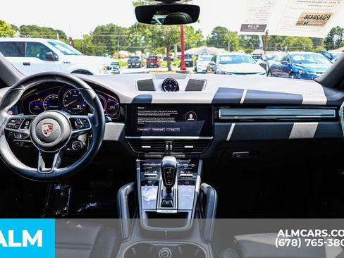 Used 2023 Porsche Cayenne Platinum Edition image 33