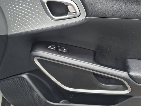 Used 2022 Kia Soul LX FWD image 12