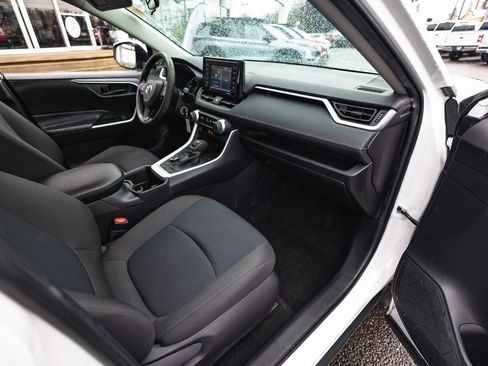 Used 2022 Toyota RAV4 LE image 26