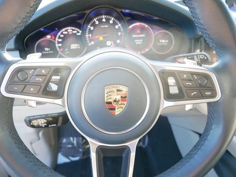 Used 2022 Porsche Cayenne AWD/4WD image 19