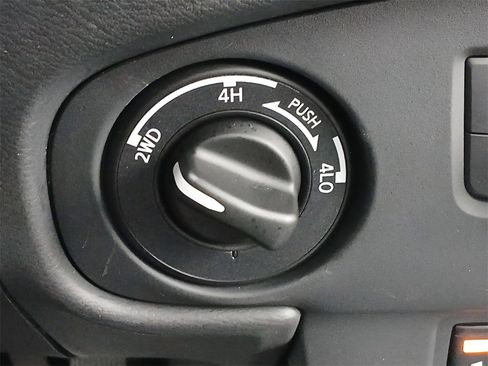 Used 2024 Nissan Frontier SL image 20