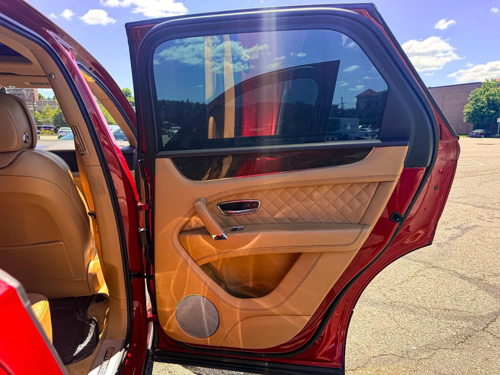 Used 2017 Bentley Bentayga AWD/4WD image 14