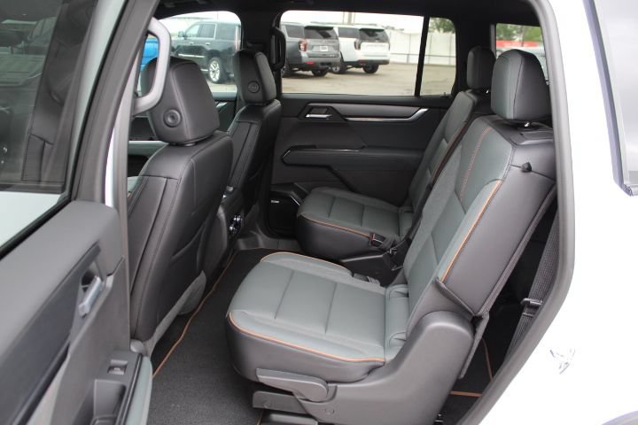 New 2026 GMC Acadia AT4 w/ Luxury Package AWD/4WD image 10