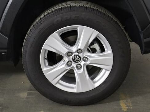 Used 2021 Toyota RAV4 LE w/ Carpet Mat Package (TMS) AWD/4WD image 35