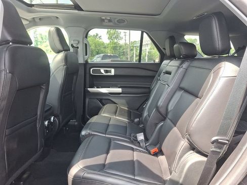 Used 2021 Ford Explorer XLT w/ Equipment Group 202A AWD/4WD image 10