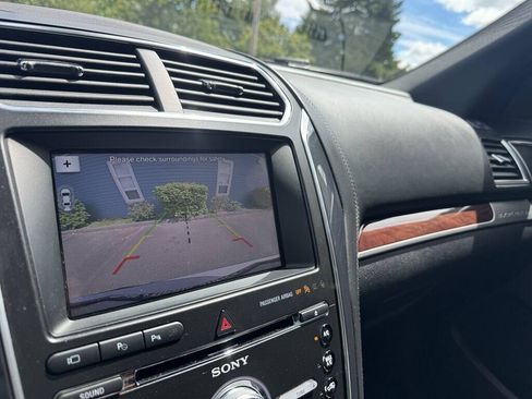Used 2017 Ford Explorer Platinum AWD/4WD image 23