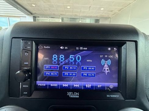 Used 2017 Jeep Wrangler Sport AWD/4WD image 25