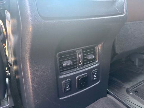 Used 2017 Nissan Titan Platinum Reserve image 39