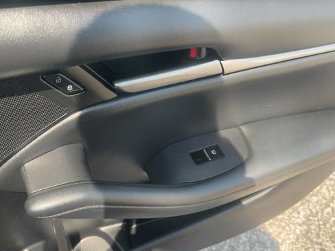 Used 2020 MAZDA MAZDA3 Hatchback FWD image 34